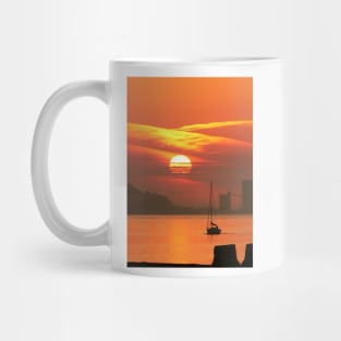 Sunset. Rio Tejo. Lisboa Mug